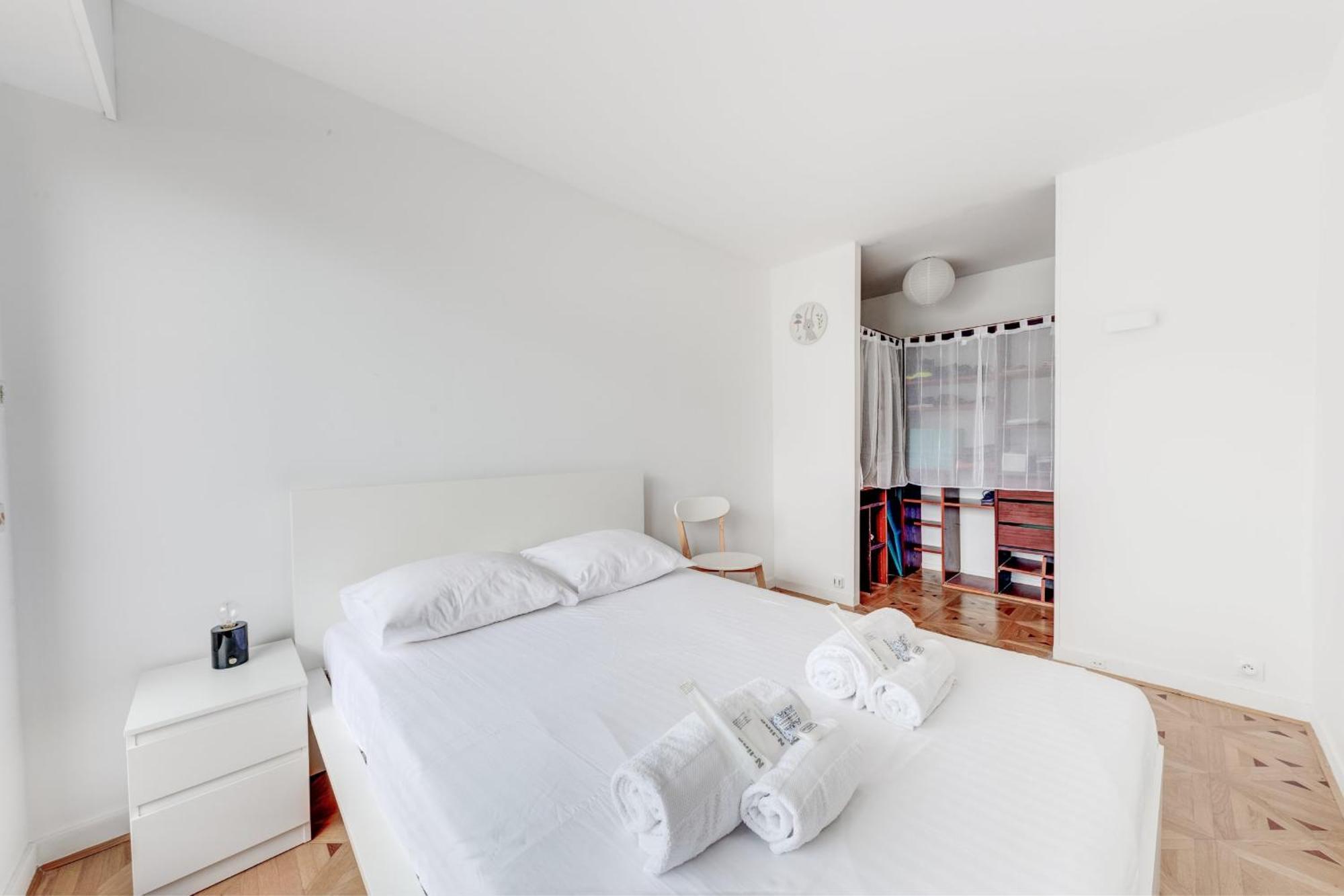 Grand appartement lumineux proche métro et Défense Courbevoie Exterior foto