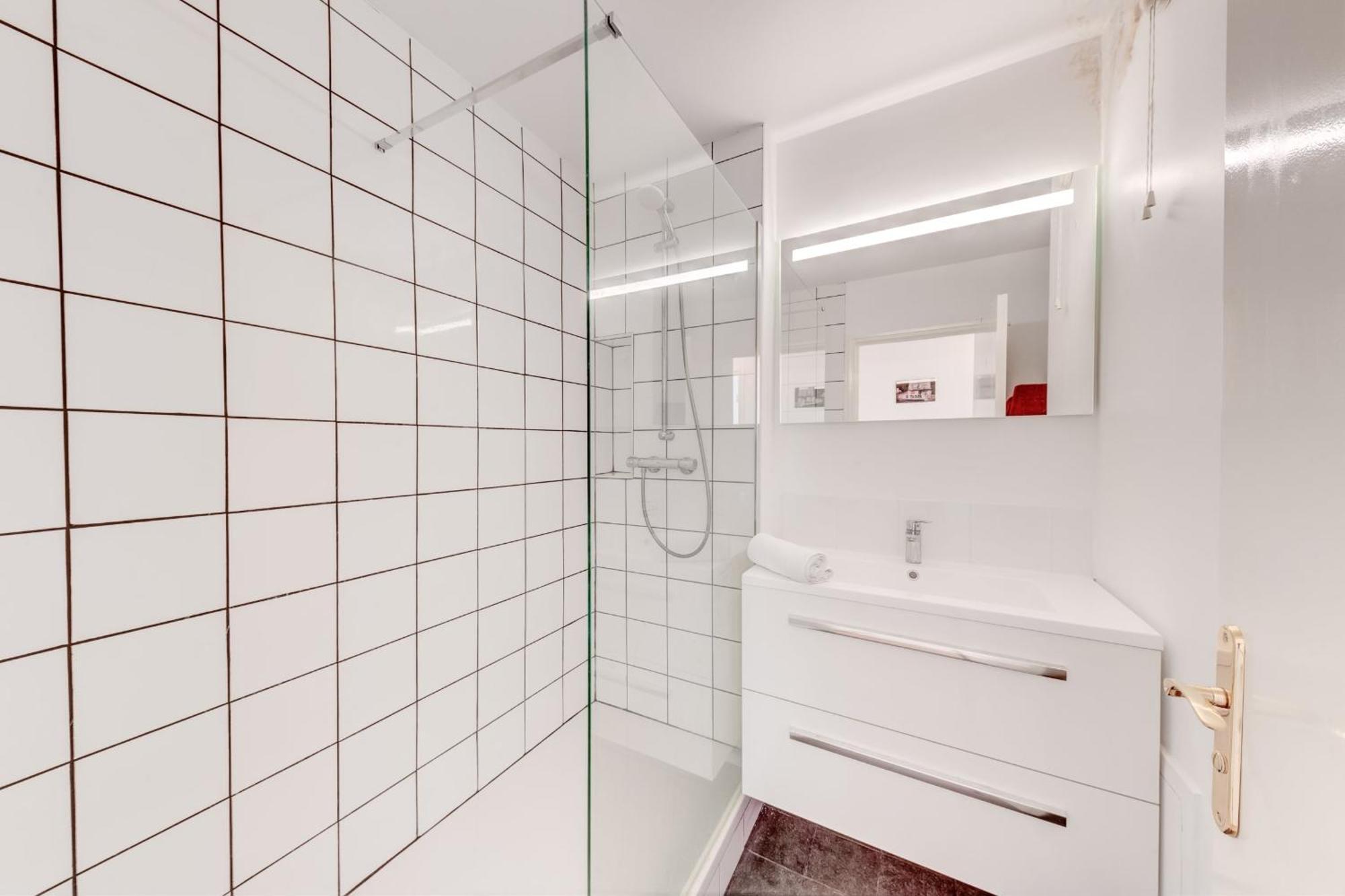 Grand appartement lumineux proche métro et Défense Courbevoie Exterior foto